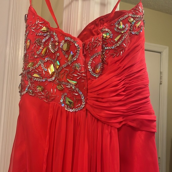 GUC - Flash by Mac Duggal Beaded Formal Gown in Sz 4 - Picture 11 of 15